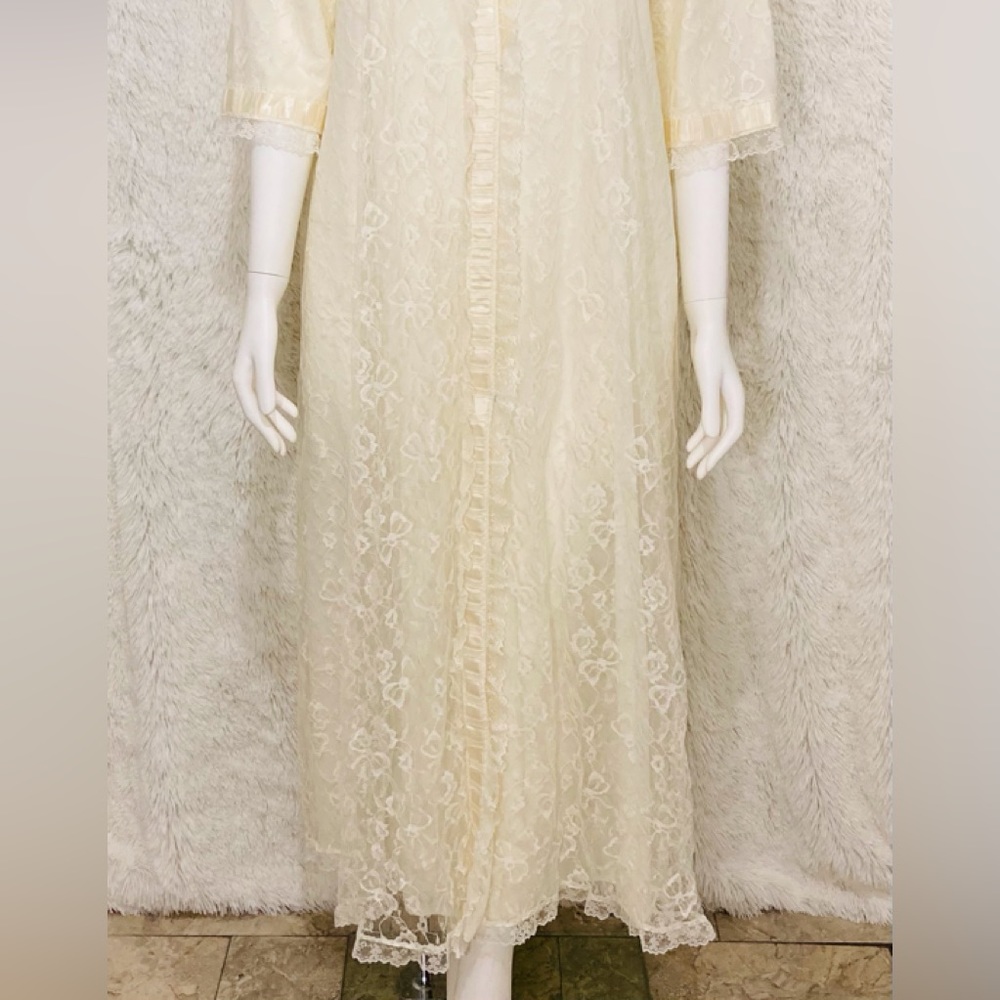 Vintage 50s/60s Odette Barsa lace overlay robe